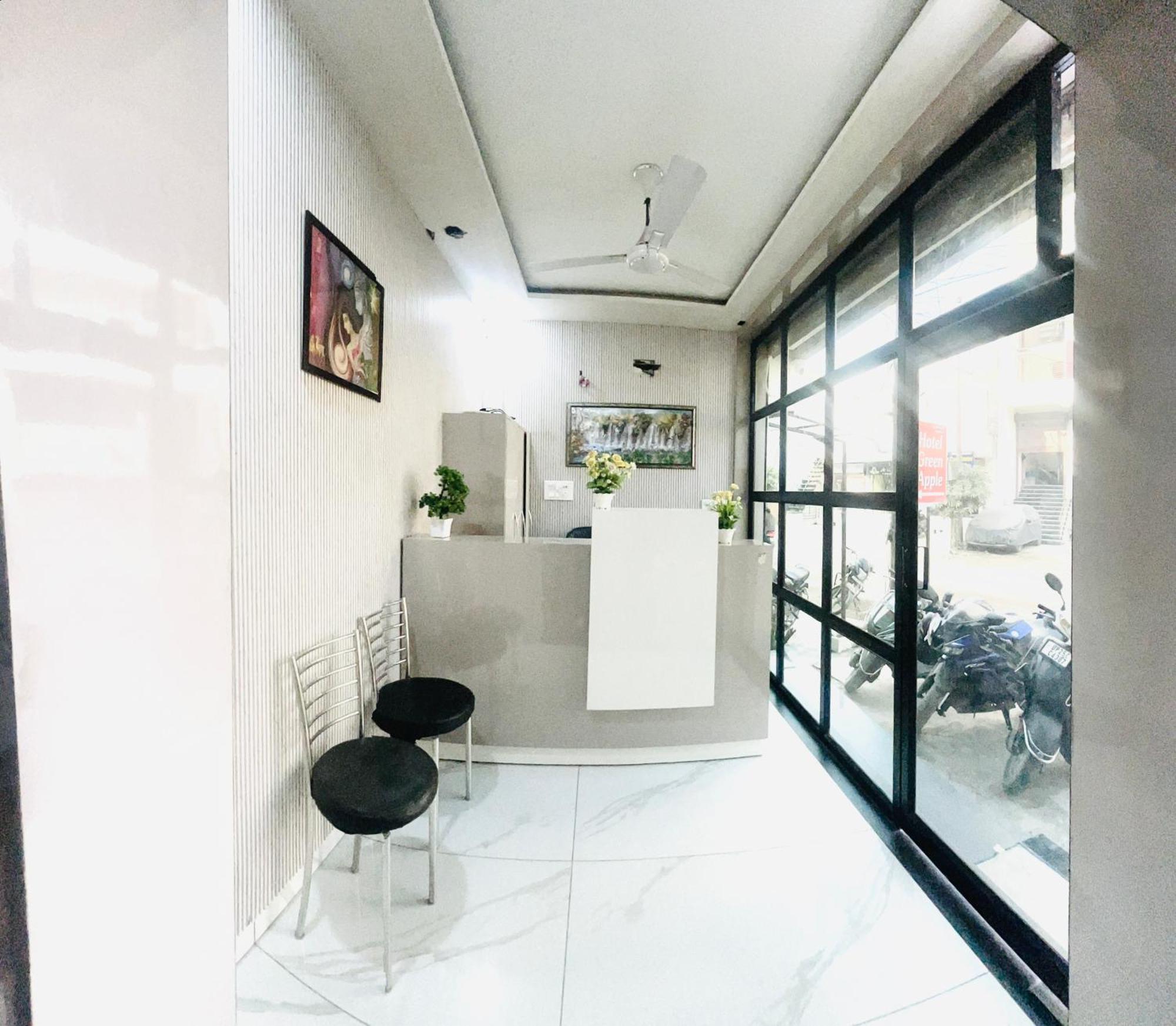 Hotel Green Apple Bareilly Εξωτερικό φωτογραφία