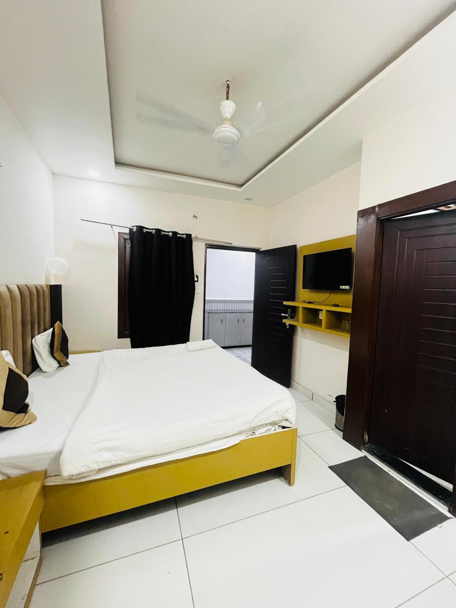 Hotel Green Apple Bareilly Εξωτερικό φωτογραφία
