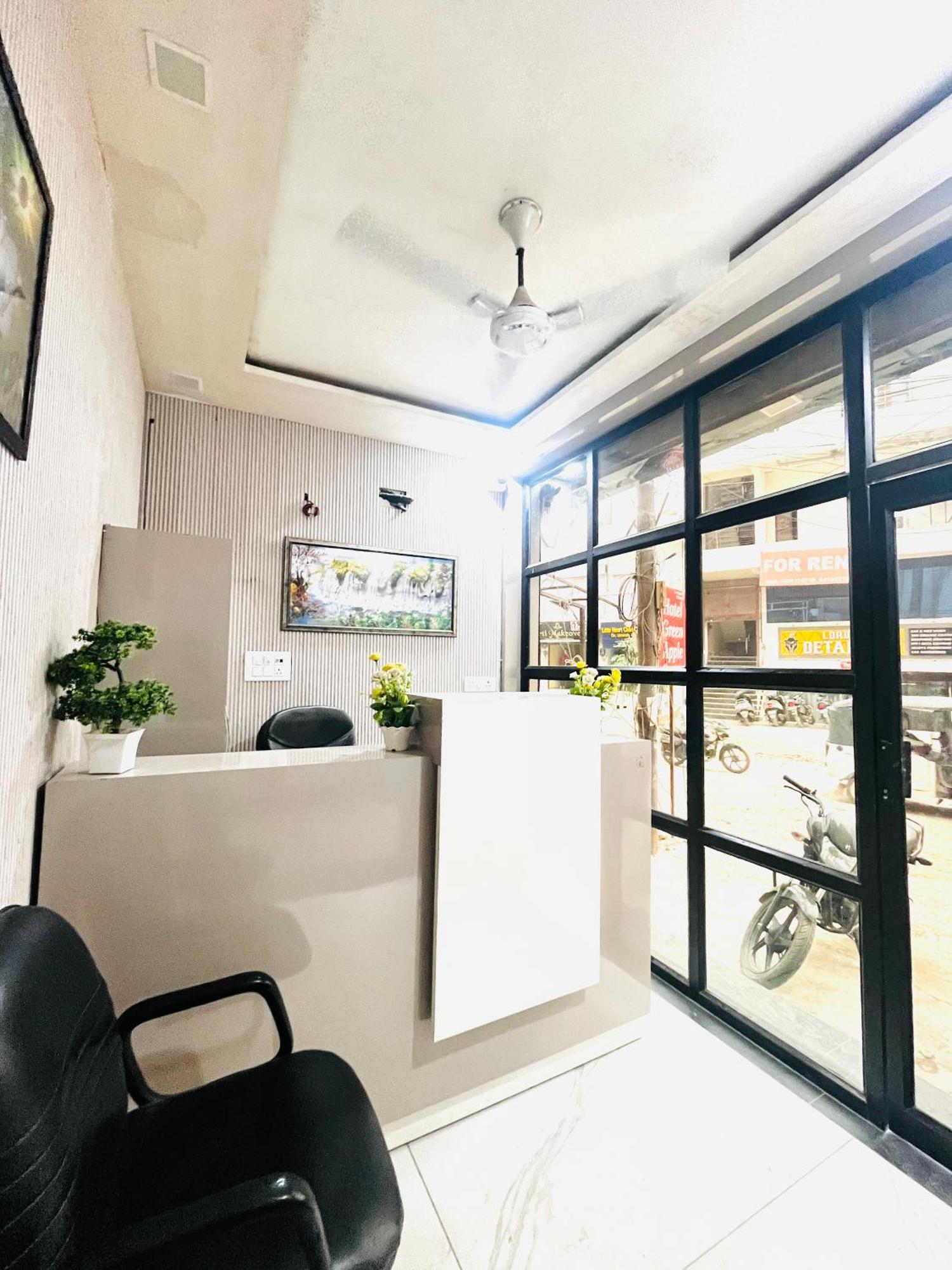 Hotel Green Apple Bareilly Εξωτερικό φωτογραφία